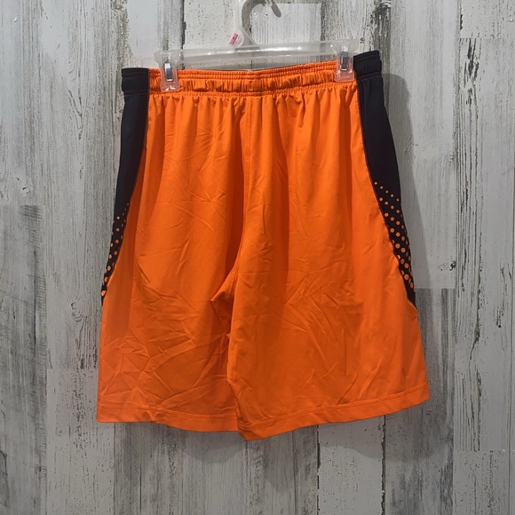 0711 Under Armour Orange Black Athletic Shorts Performance Fit - Picture 3 of 3